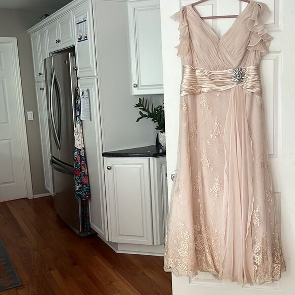 Jovani Evenings Cream Evening Gown with Belt Size 16 - Picture 2 of 11